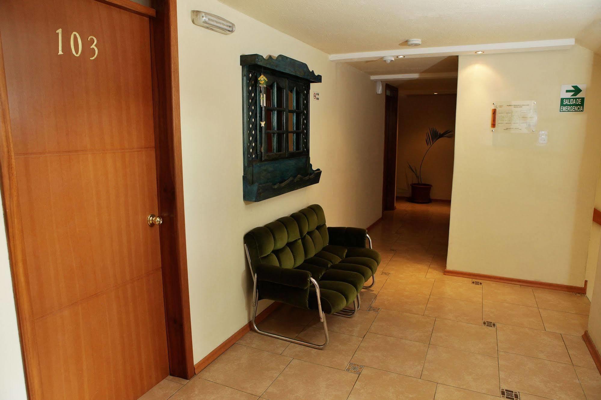 Hostal Capri キト エクステリア 写真