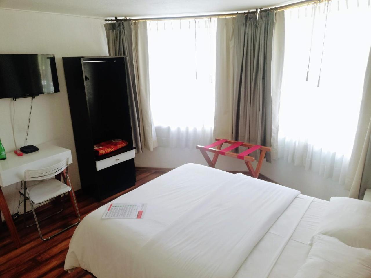 Hostal Capri キト エクステリア 写真